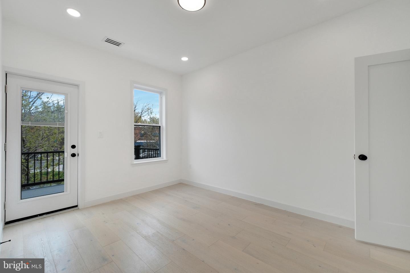 913 L St Ne Property Photo 27