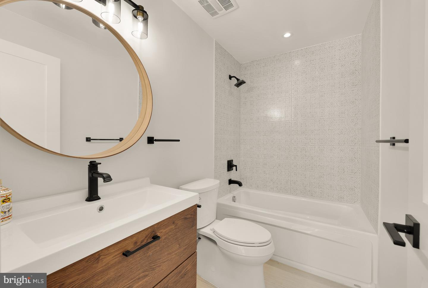 8165 E Beach Dr Nw Property Photo 39
