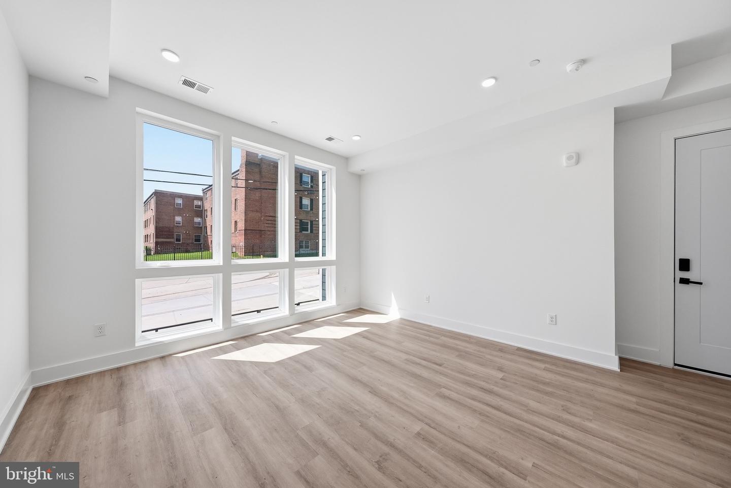 2105 M St Ne #6 Property Photo 6