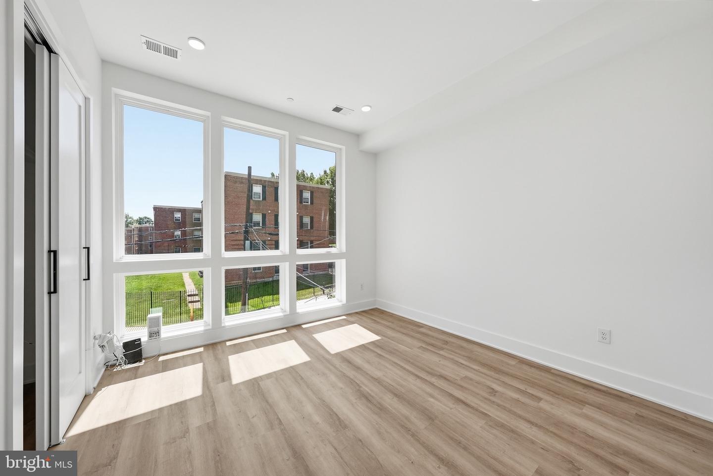 2105 M St Ne #8 Property Photo 15