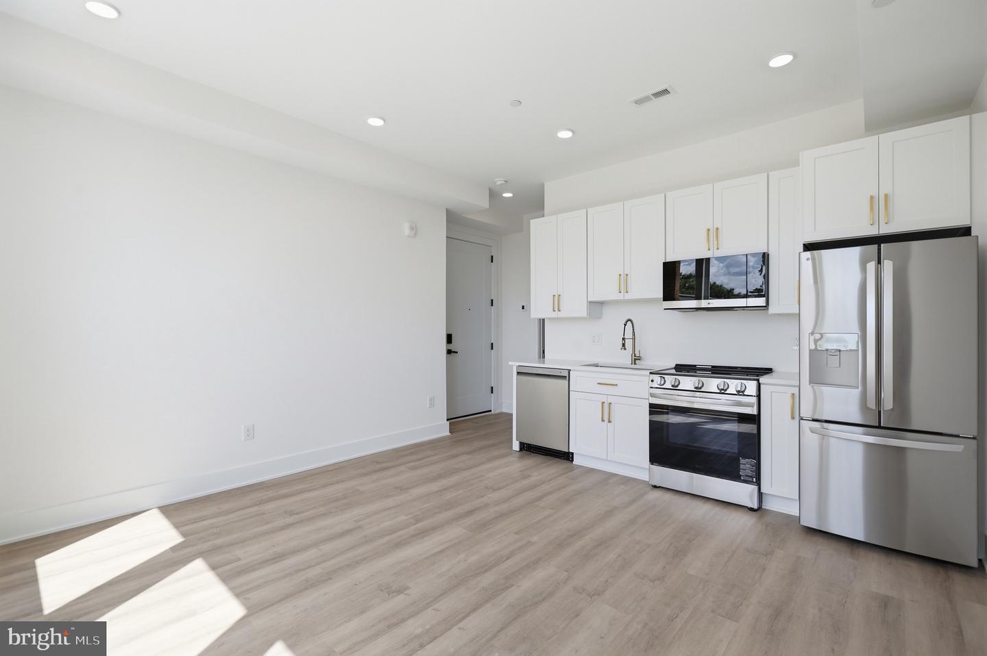 2105 M St Ne #11 Property Photo 8