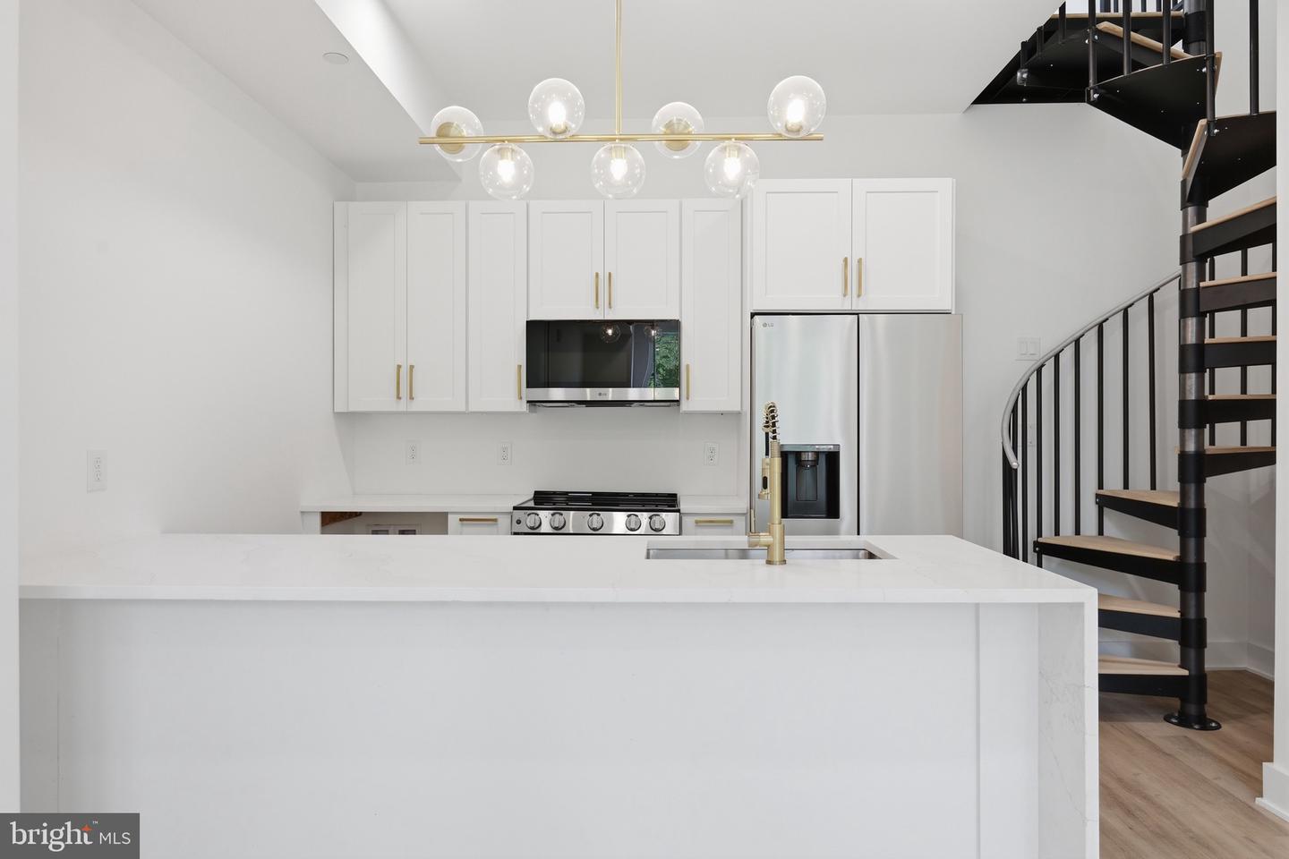 2105 M St Ne #ph2 Property Photo 8