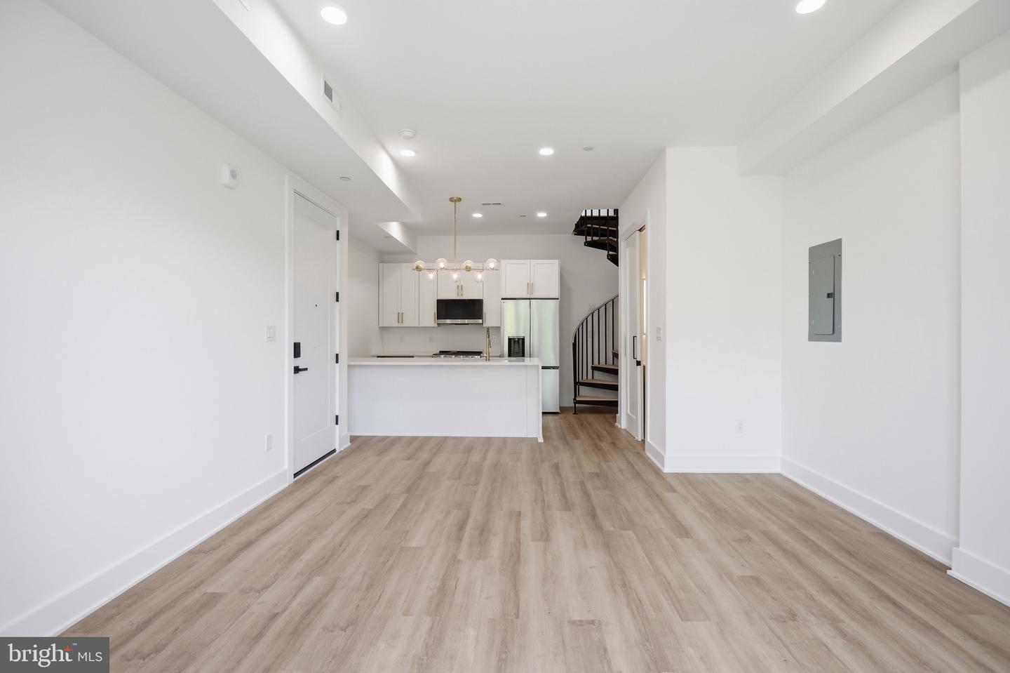 2105 M St Ne #ph2 Property Photo 9