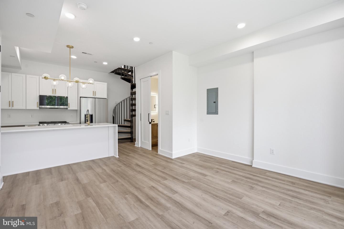 2105 M St Ne #ph2 Property Photo 10