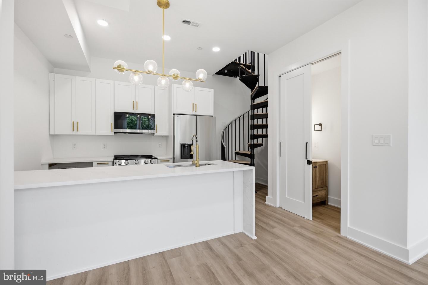 2105 M St Ne #ph2 Property Photo 11