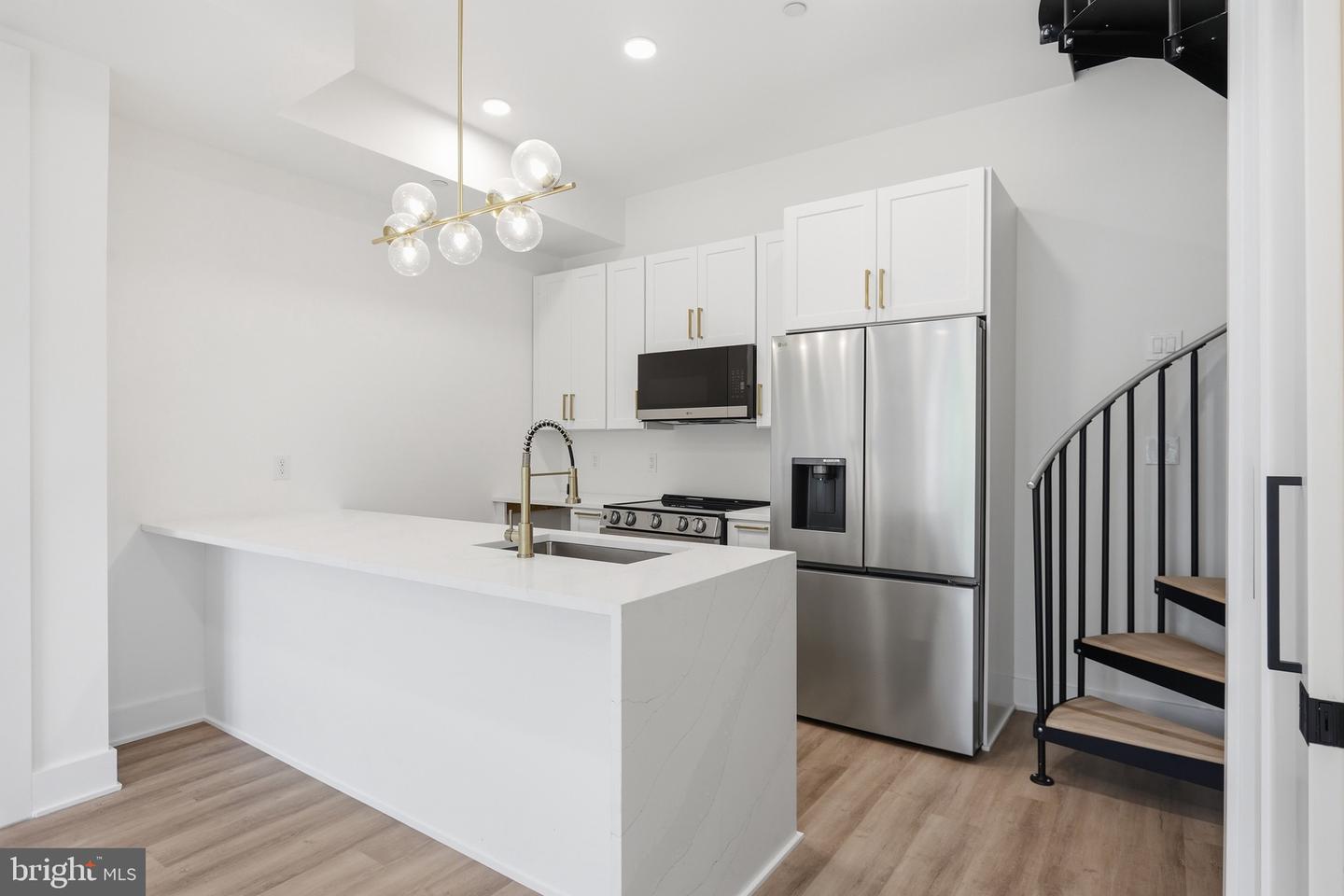 2105 M St Ne #ph2 Property Photo 13