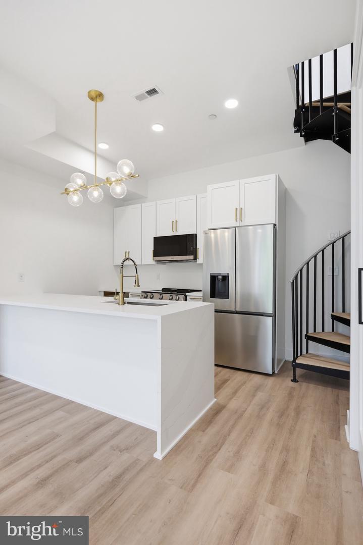 2105 M St Ne #ph2 Property Photo 14