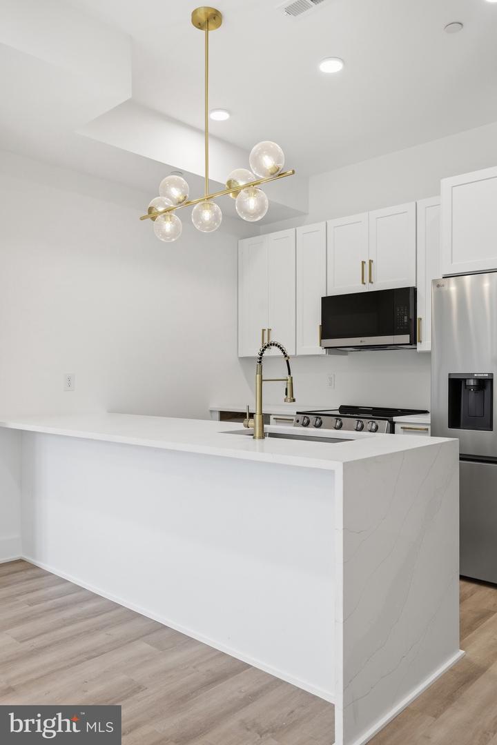 2105 M St Ne #ph2 Property Photo 15