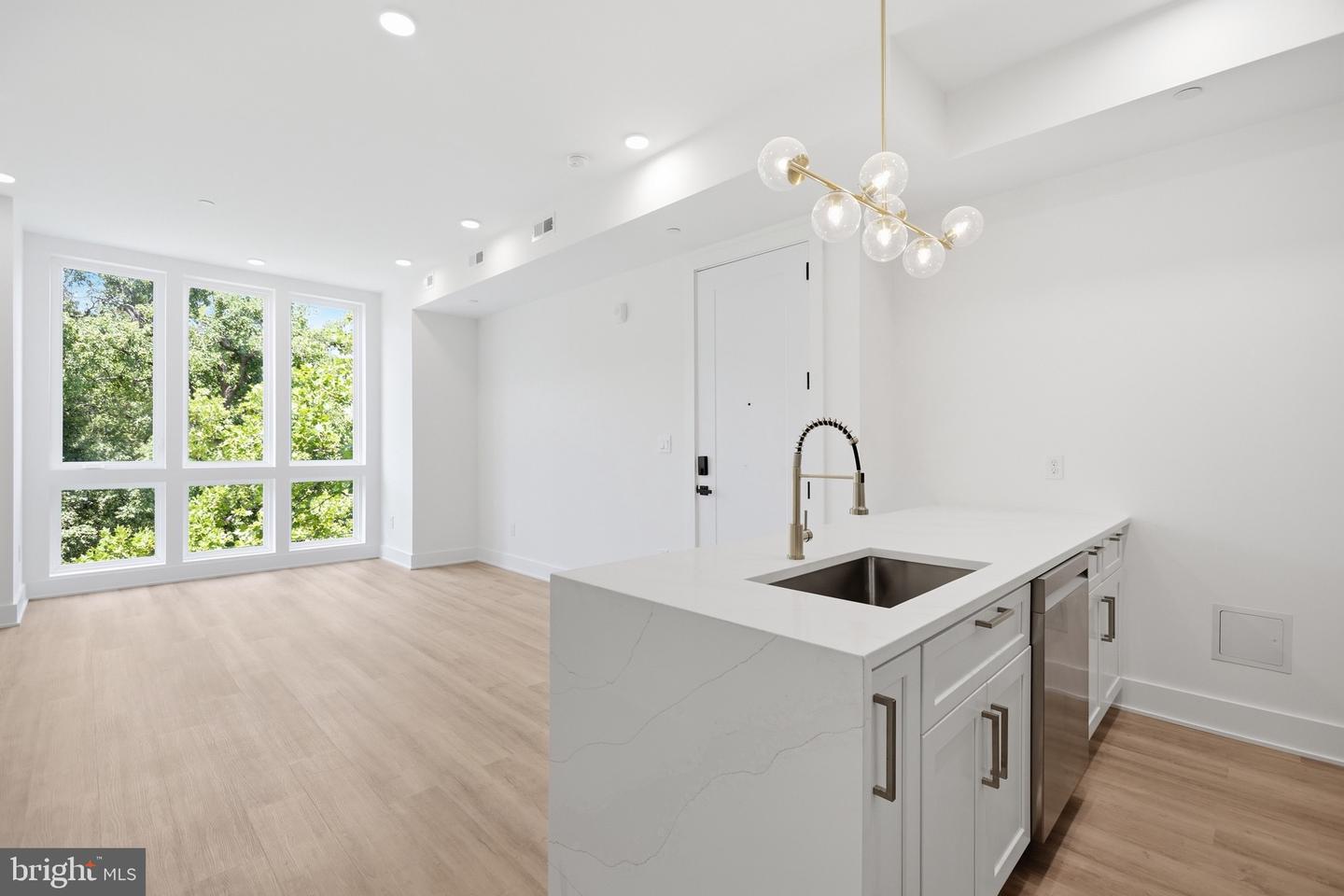 2105 M St Ne #ph2 Property Photo 16