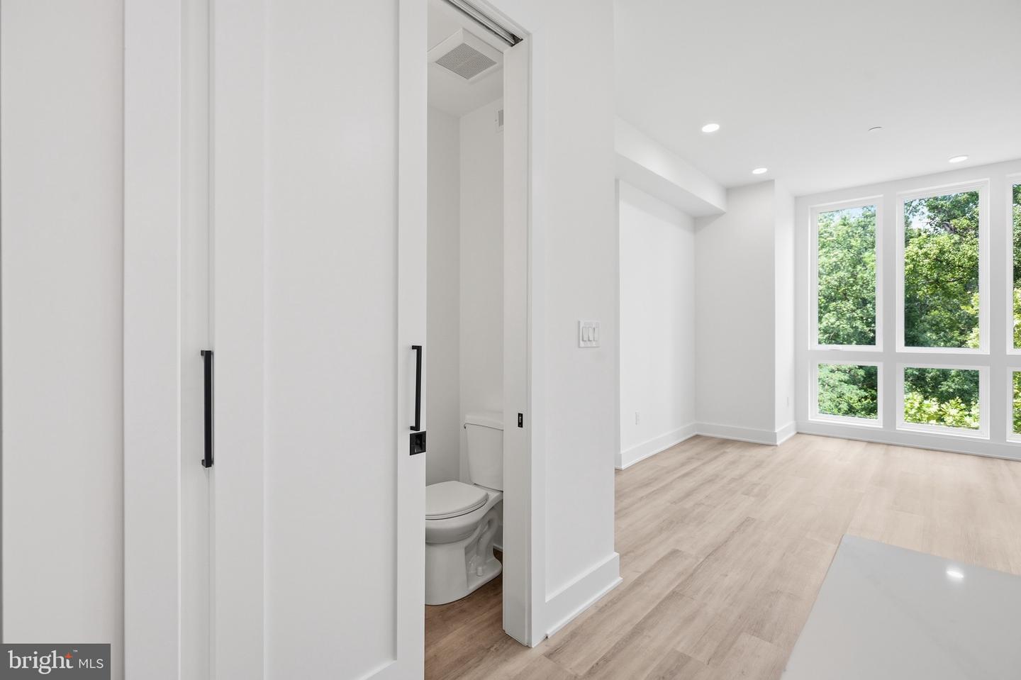 2105 M St Ne #ph2 Property Photo 17