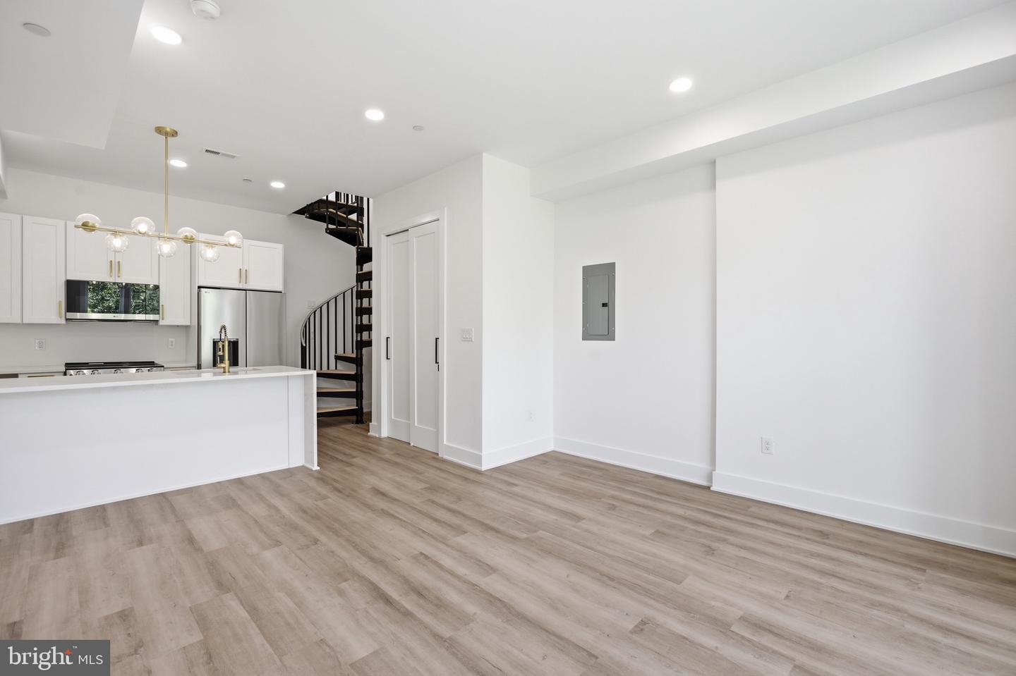 2105 M St Ne #ph2 Property Photo 18