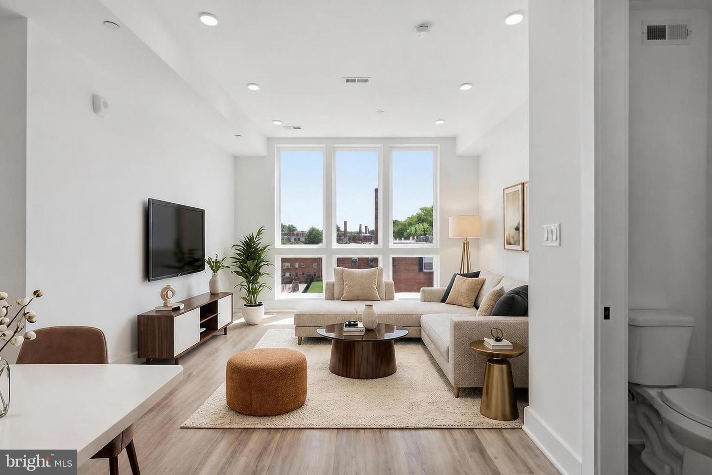 2105 M St Ne #ph3 Property Photo 2