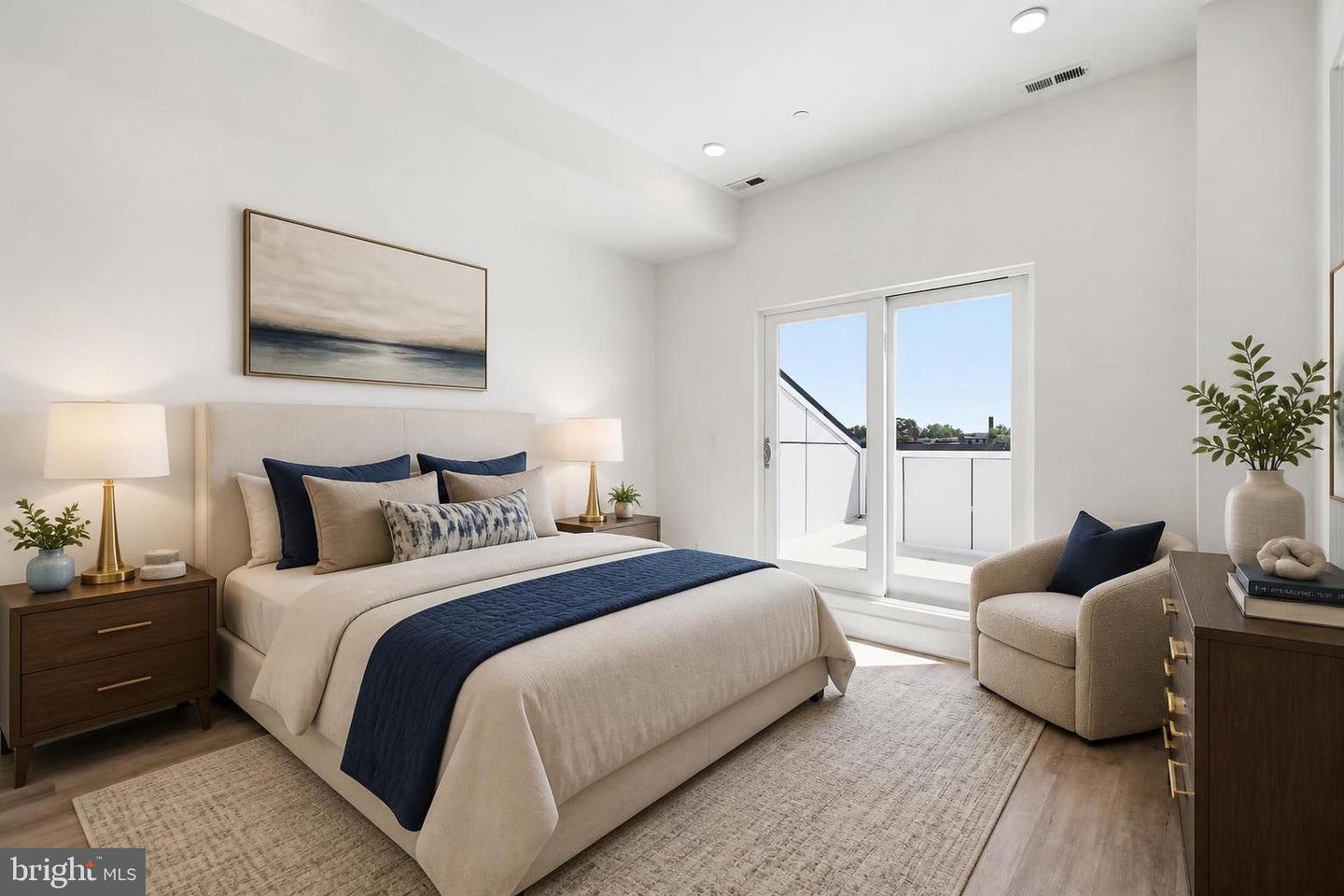 2105 M St Ne #ph3 Property Photo 4
