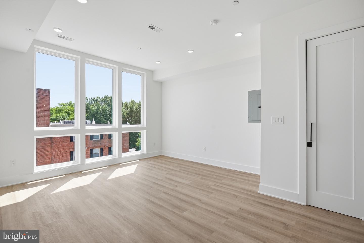 2105 M St Ne #ph3 Property Photo 8