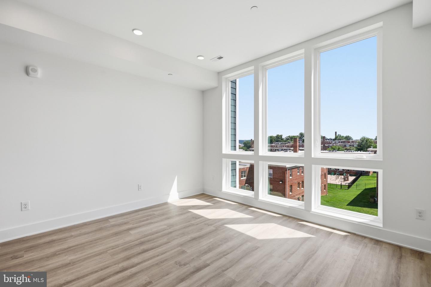 2105 M St Ne #ph3 Property Photo 9