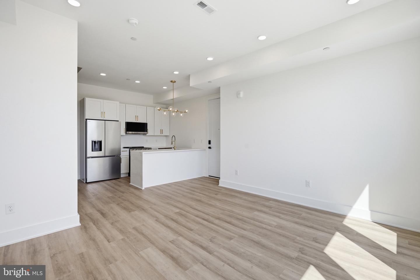 2105 M St Ne #ph3 Property Photo 12