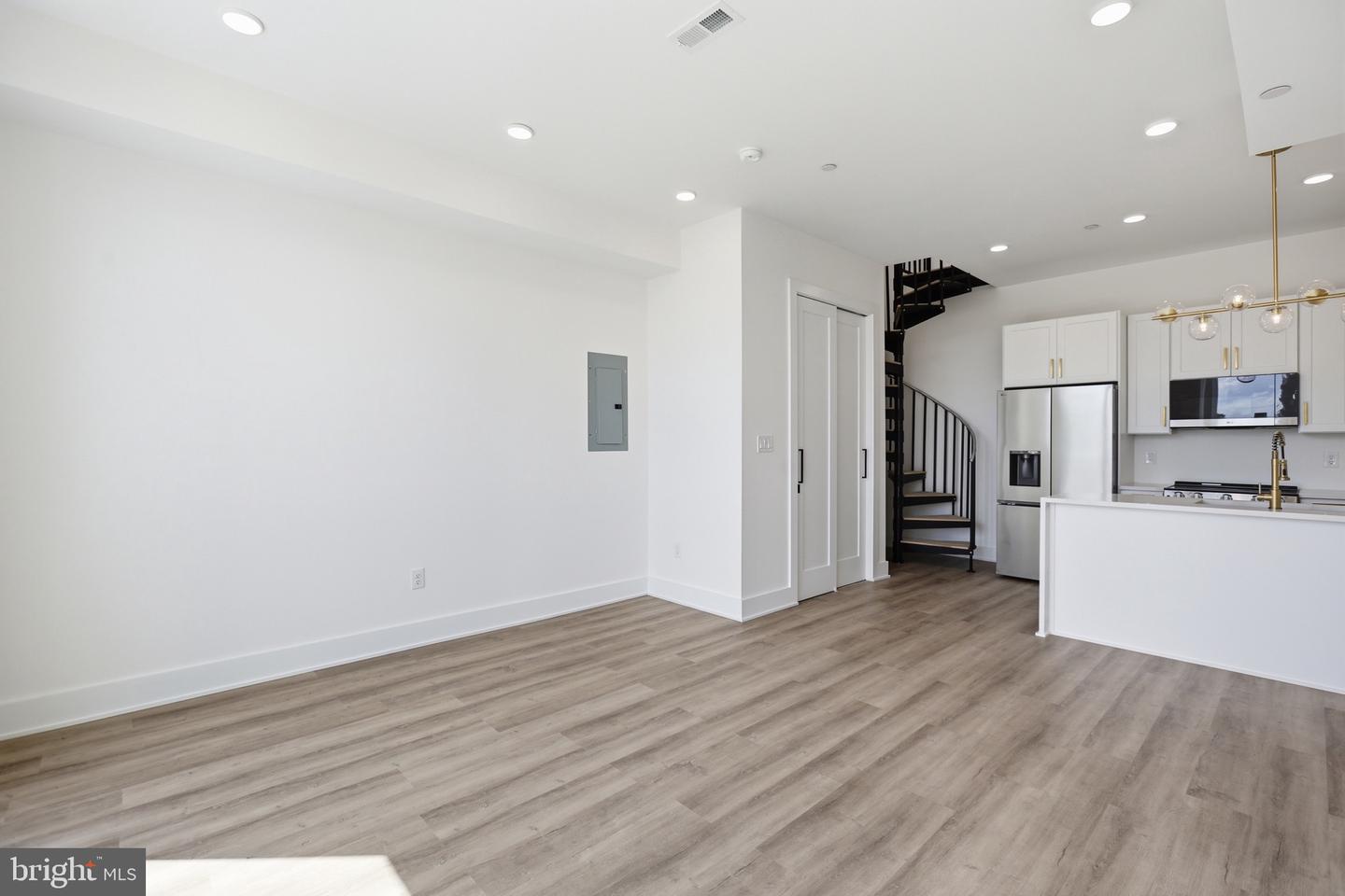 2105 M St Ne #ph3 Property Photo 13