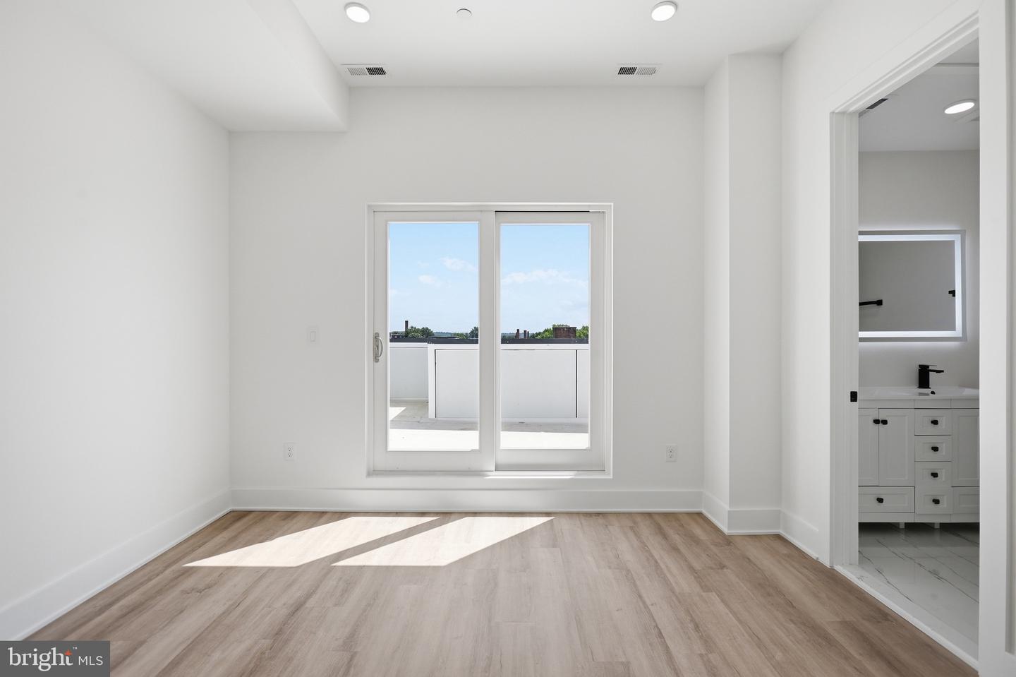 2105 M St Ne #ph3 Property Photo 20