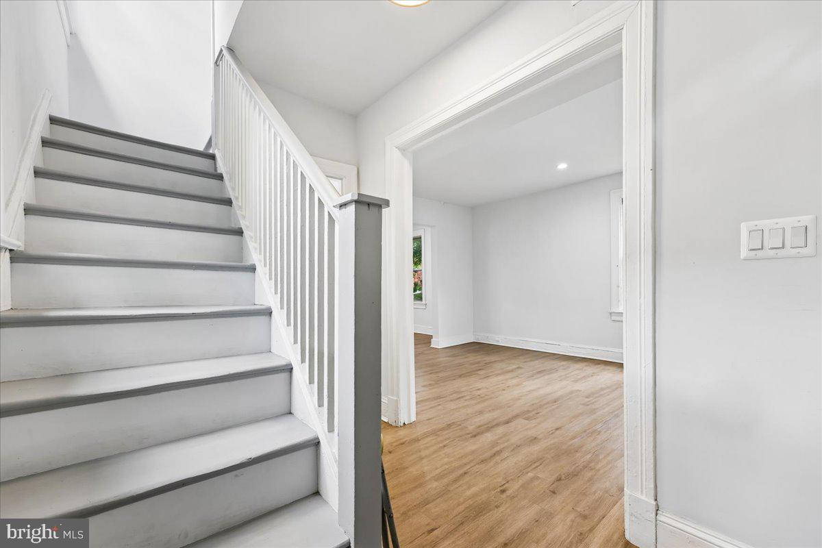 3044 Monroe St Ne Property Photo 3