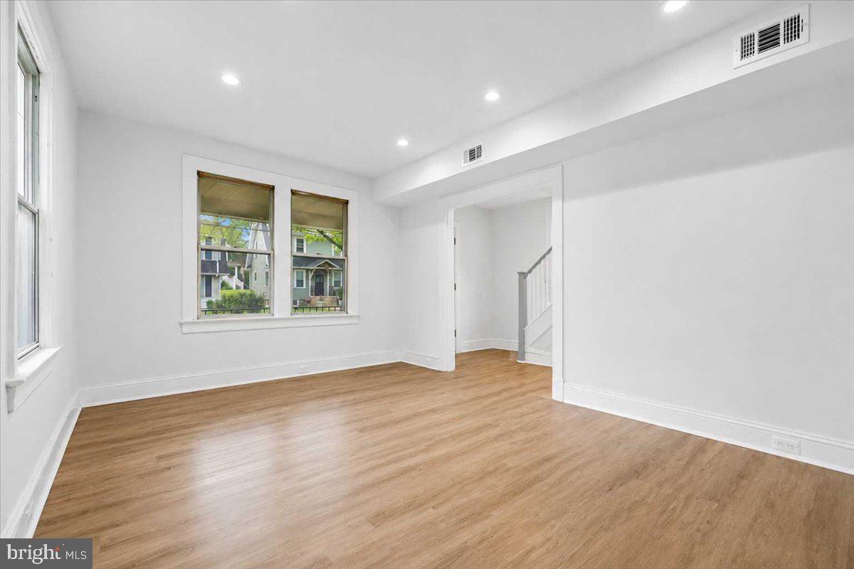 3044 Monroe St Ne Property Photo 5