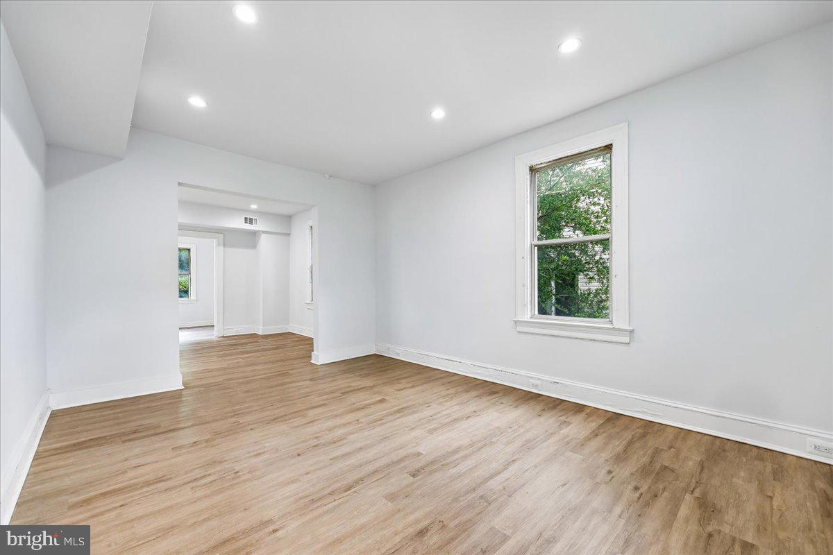3044 Monroe St Ne Property Photo 6