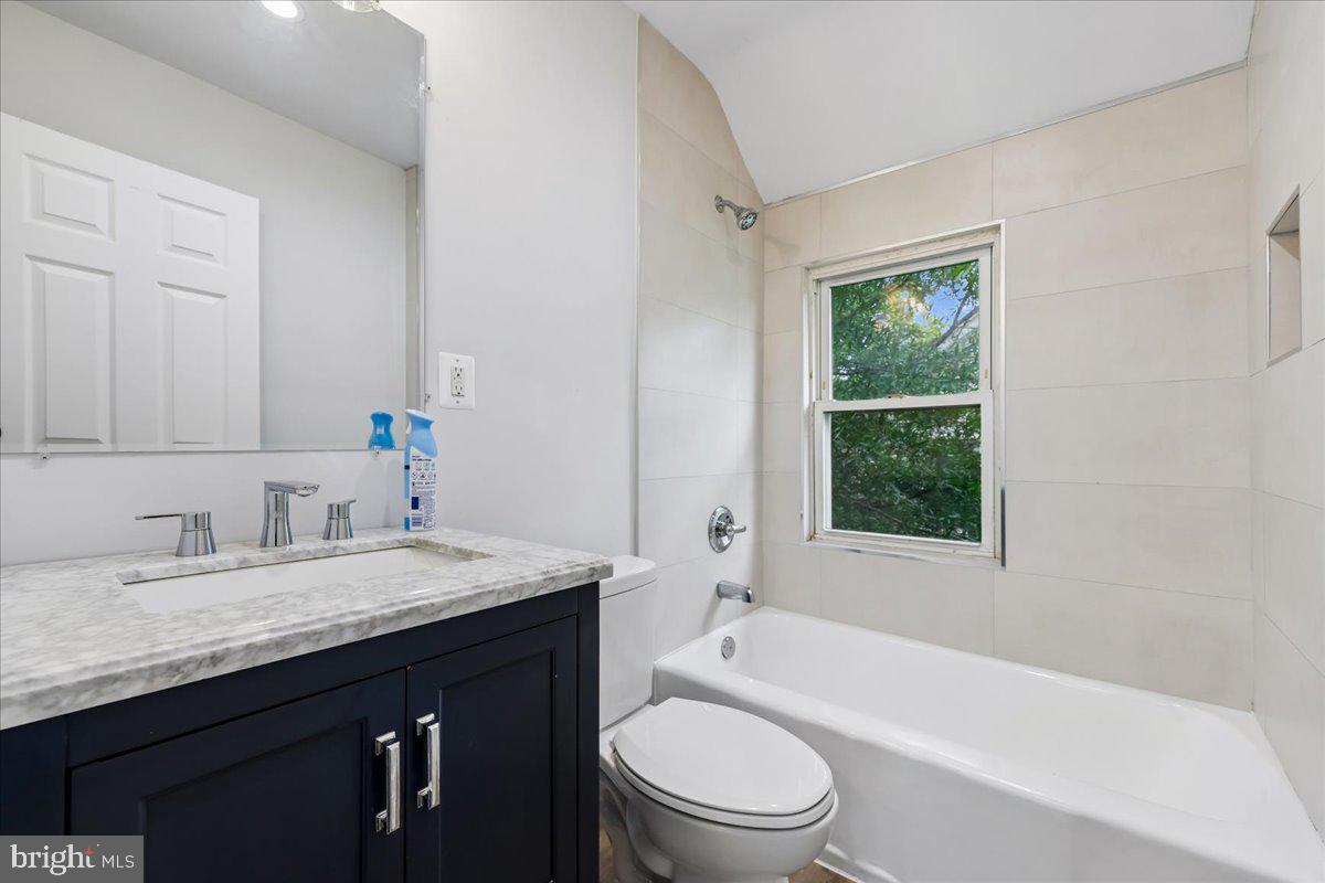 3044 Monroe St Ne Property Photo 26