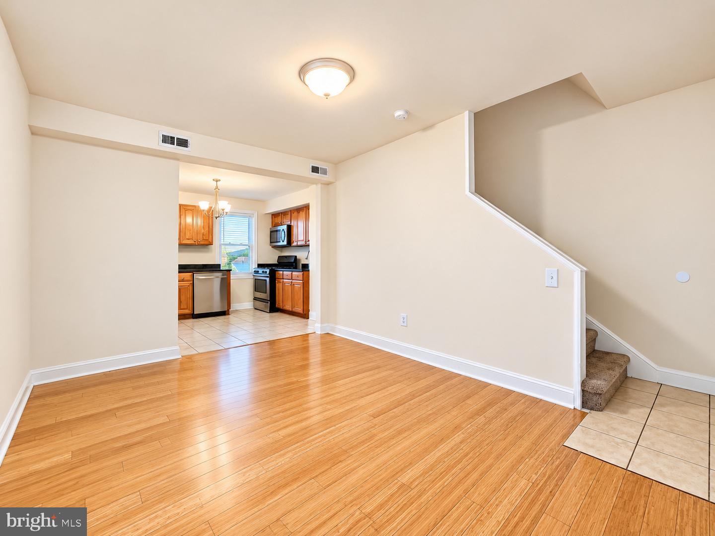 5074 Jay St Ne Property Photo 6