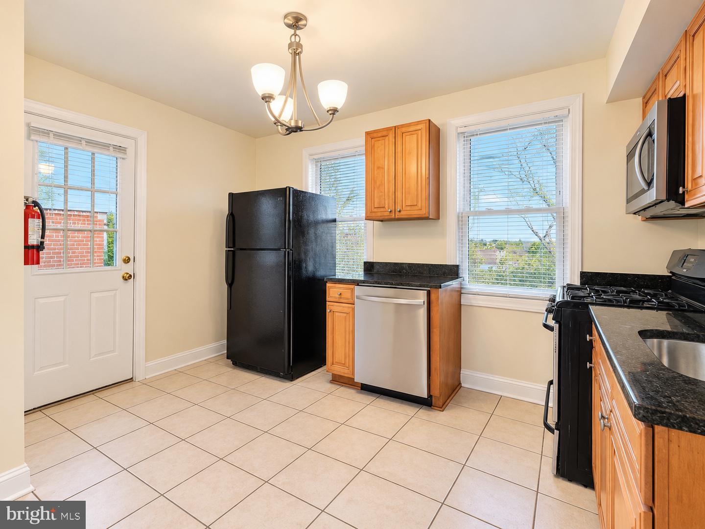 5074 Jay St Ne Property Photo 8