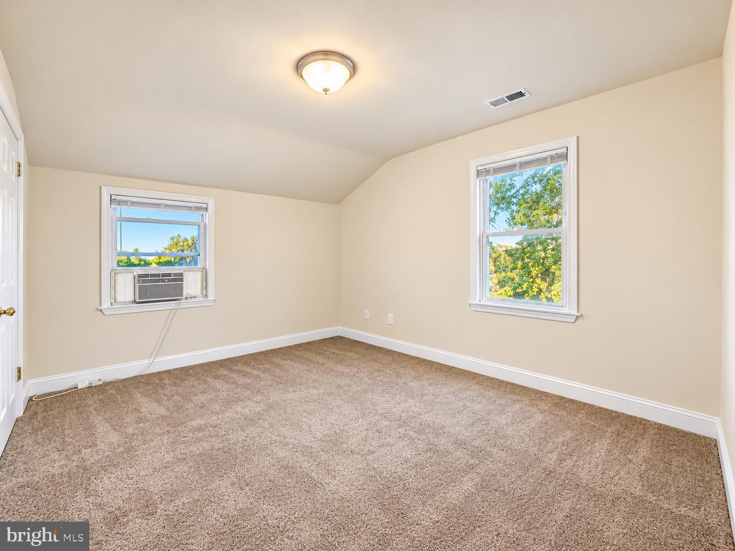 5074 Jay St Ne Property Photo 13
