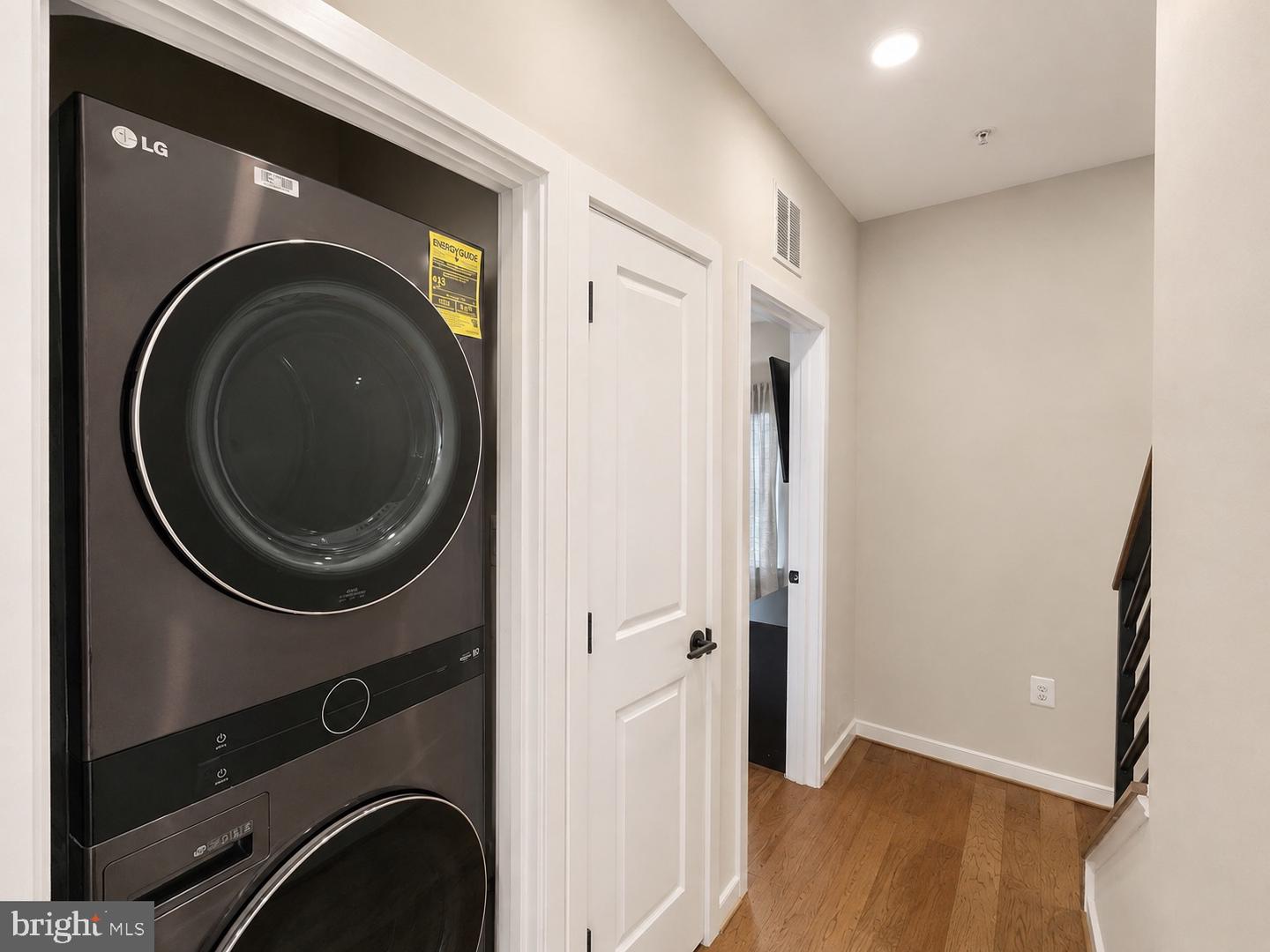 1011 Sycamore Dr Se Property Photo 26
