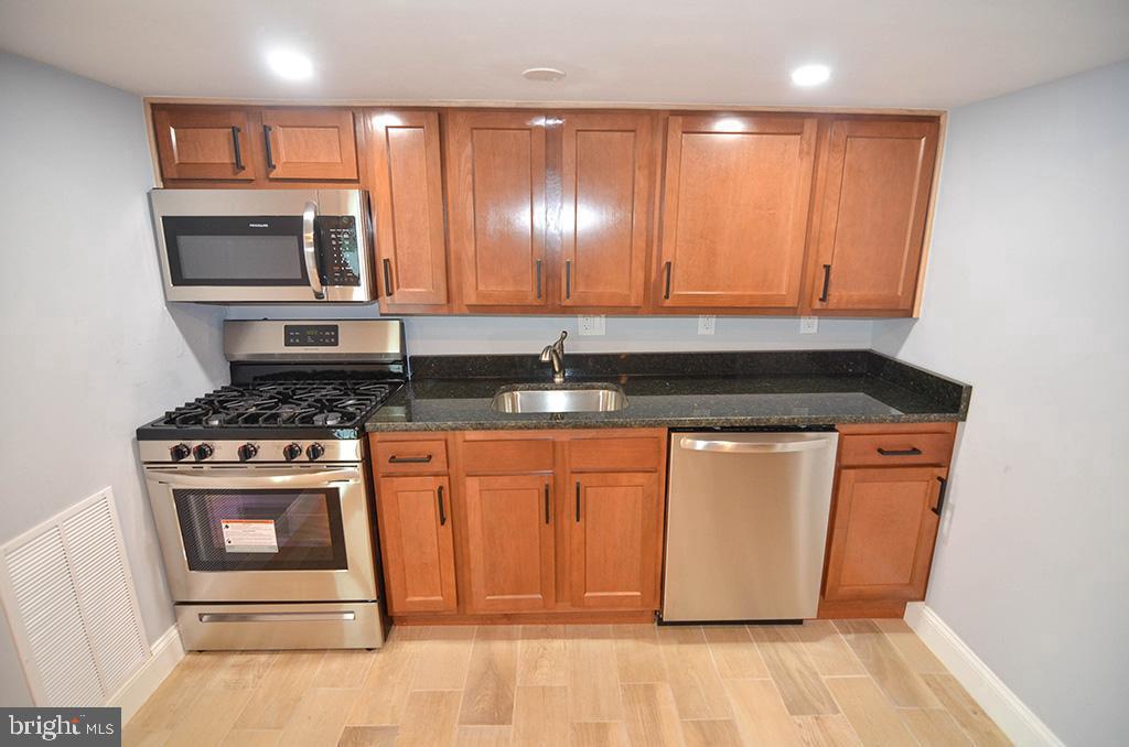 1679 W St Se #301 Property Photo 4