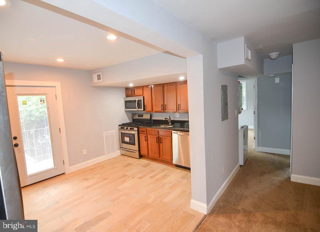 1679 W St Se #301 Property Photo 7