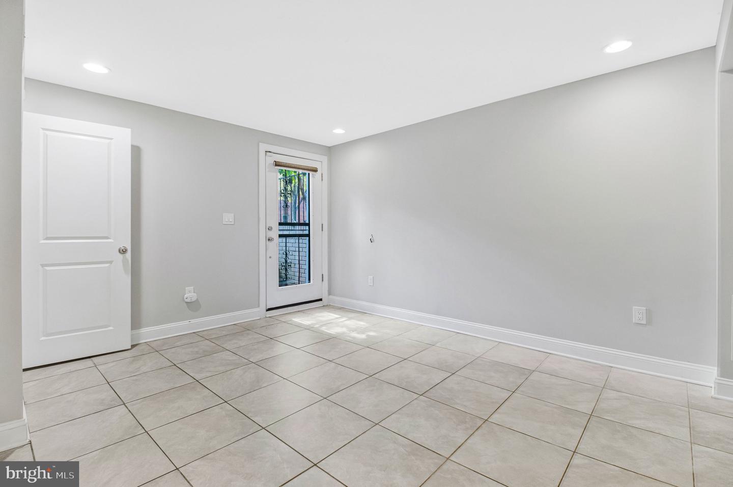 1344 Levis St Ne Property Photo 33