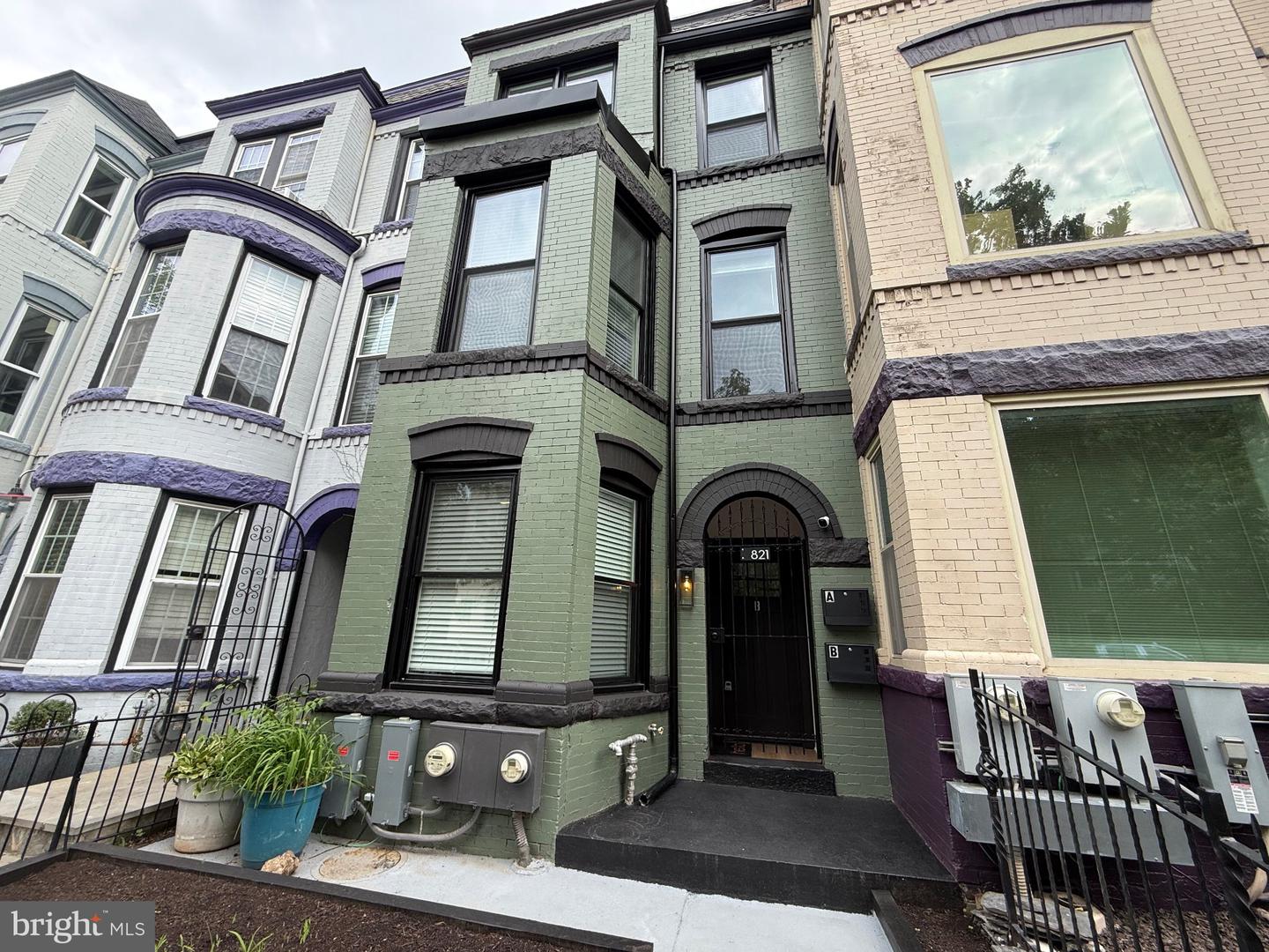 821 4TH ST NE #B Property Photo 1