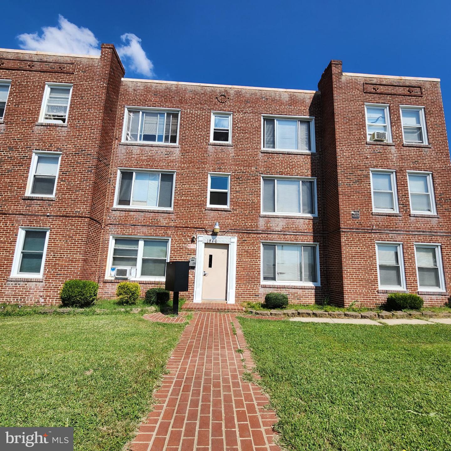 1846 Maryland Ave Ne Property Photo 1