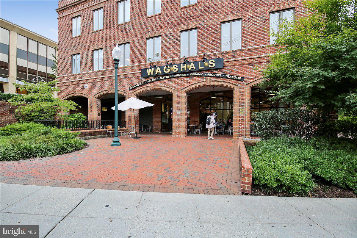 4200 Cathedral Ave Nw #716 Property Photo 43