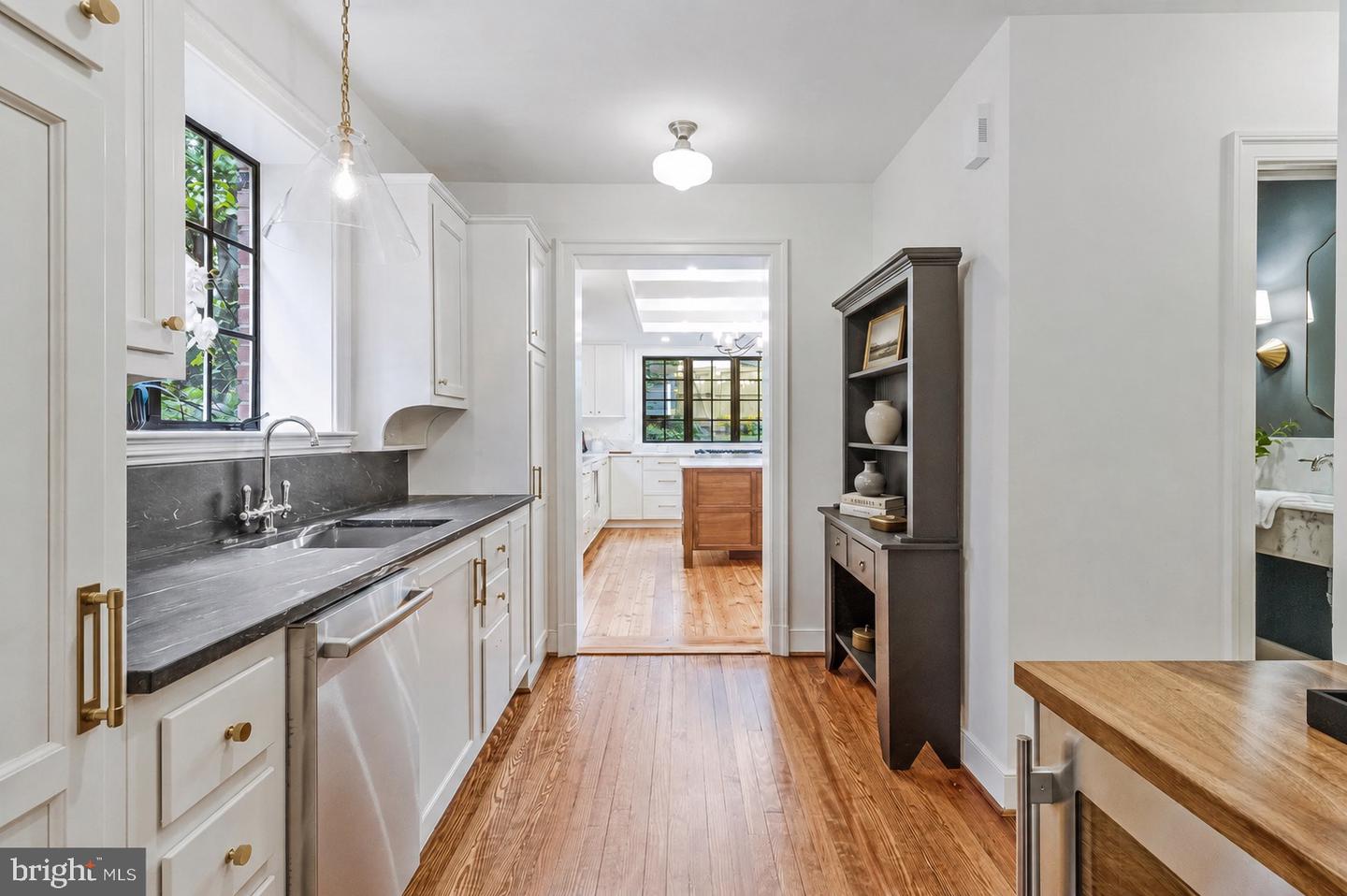 2921 Legation St Nw Property Photo 6