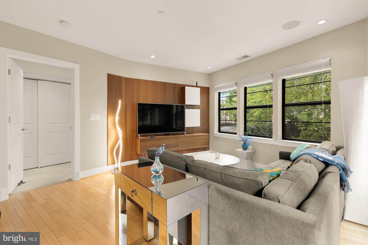 5201 Wisconsin Ave Nw #212 Property Photo 1