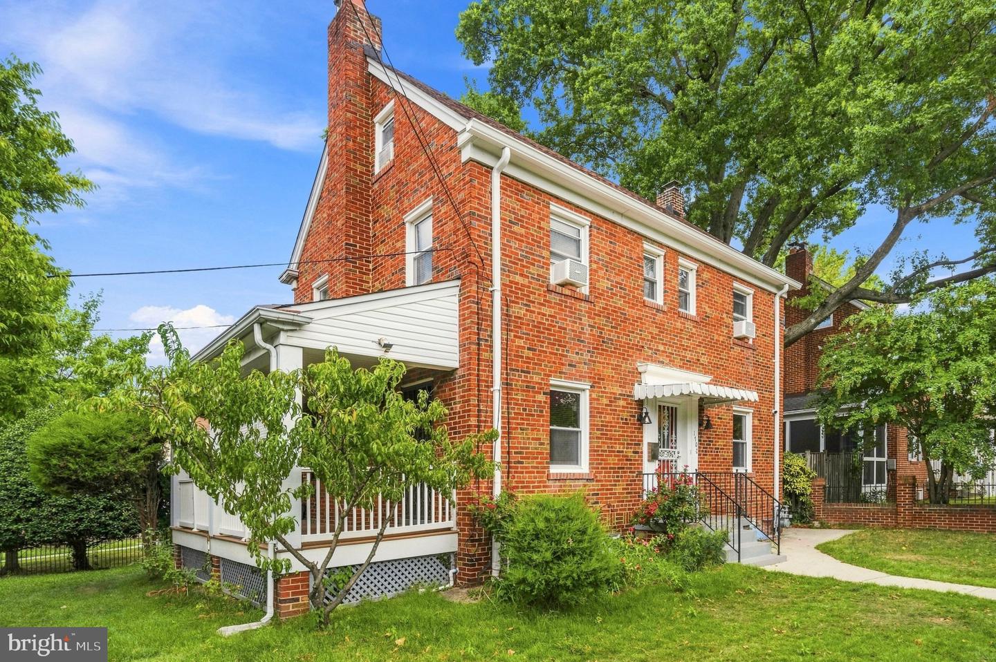 1700 Douglas St Ne Property Photo 3