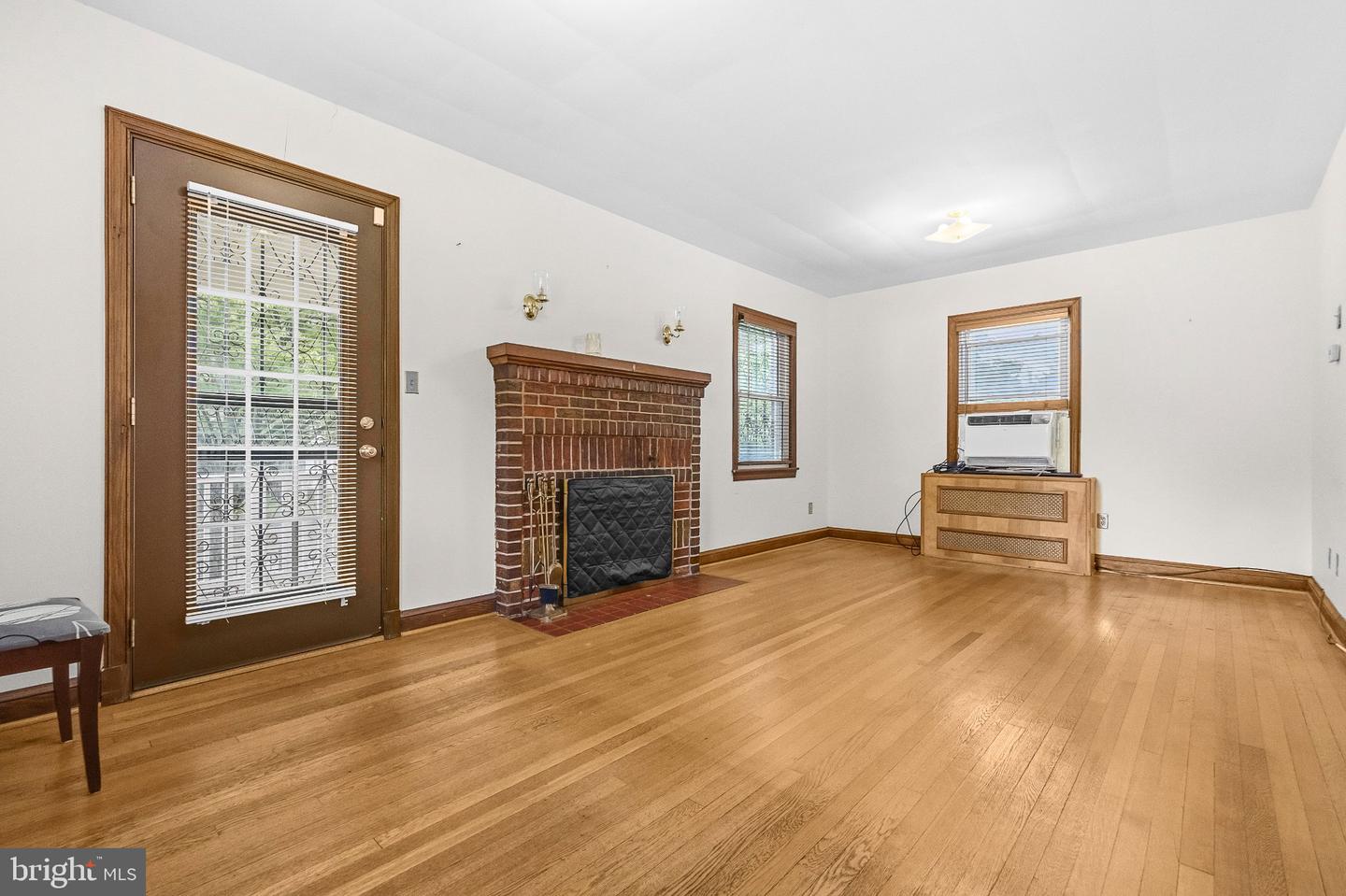 1700 Douglas St Ne Property Photo 6
