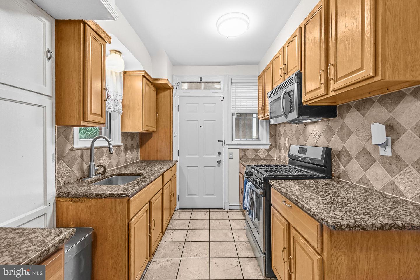 1700 Douglas St Ne Property Photo 14