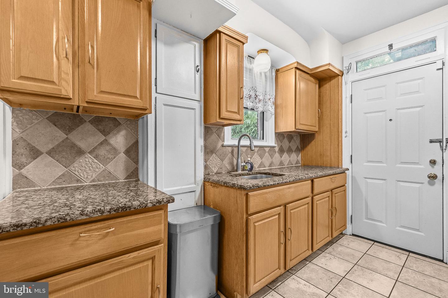 1700 Douglas St Ne Property Photo 15