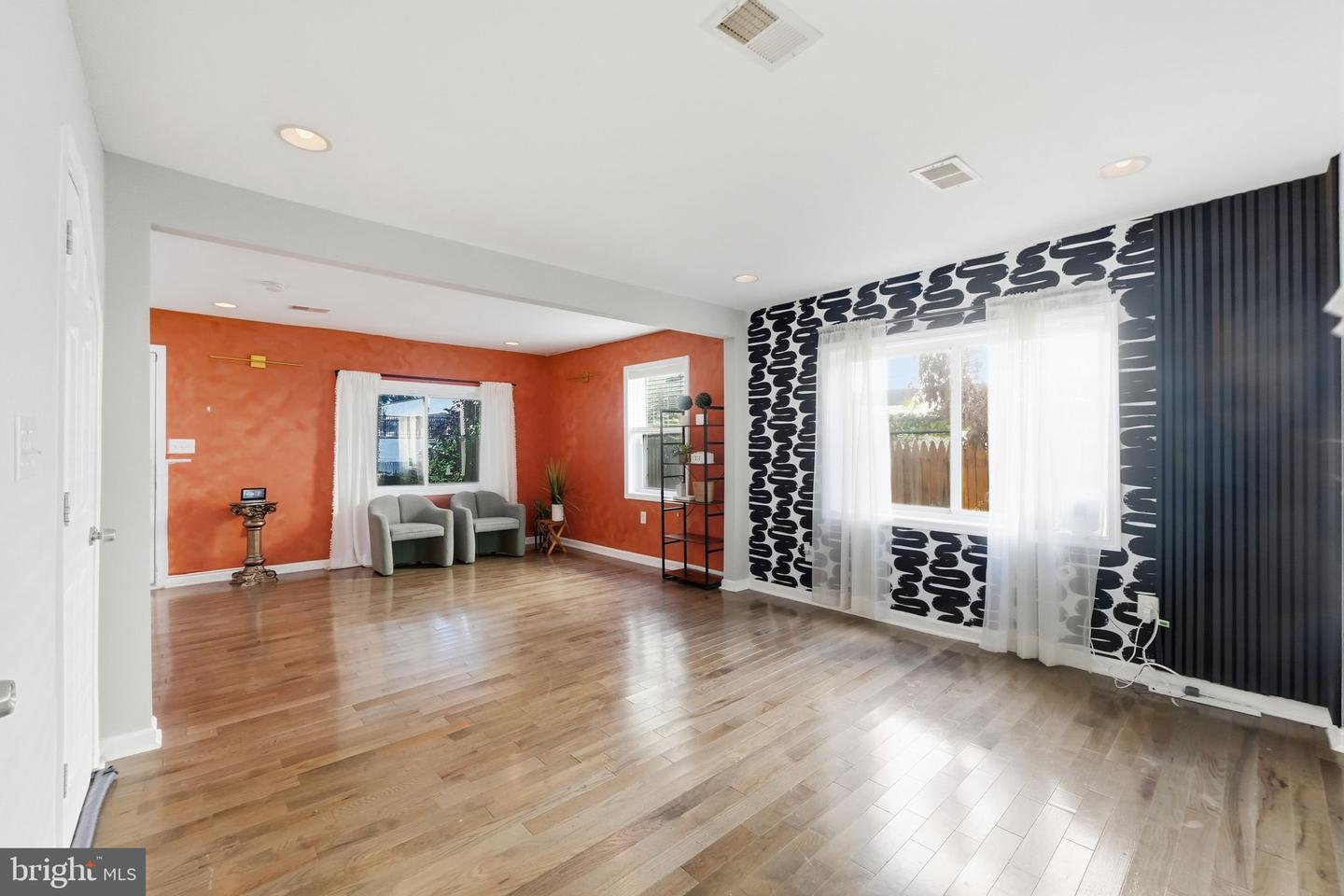 1319 49th Ne Property Photo 12