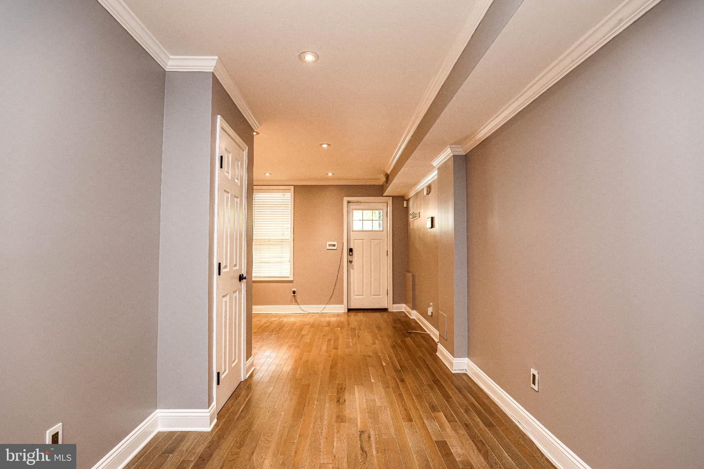 544 Newton Pl Nw Property Photo 3