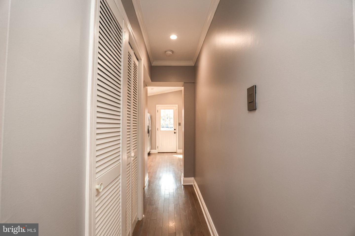 544 Newton Pl Nw Property Photo 4
