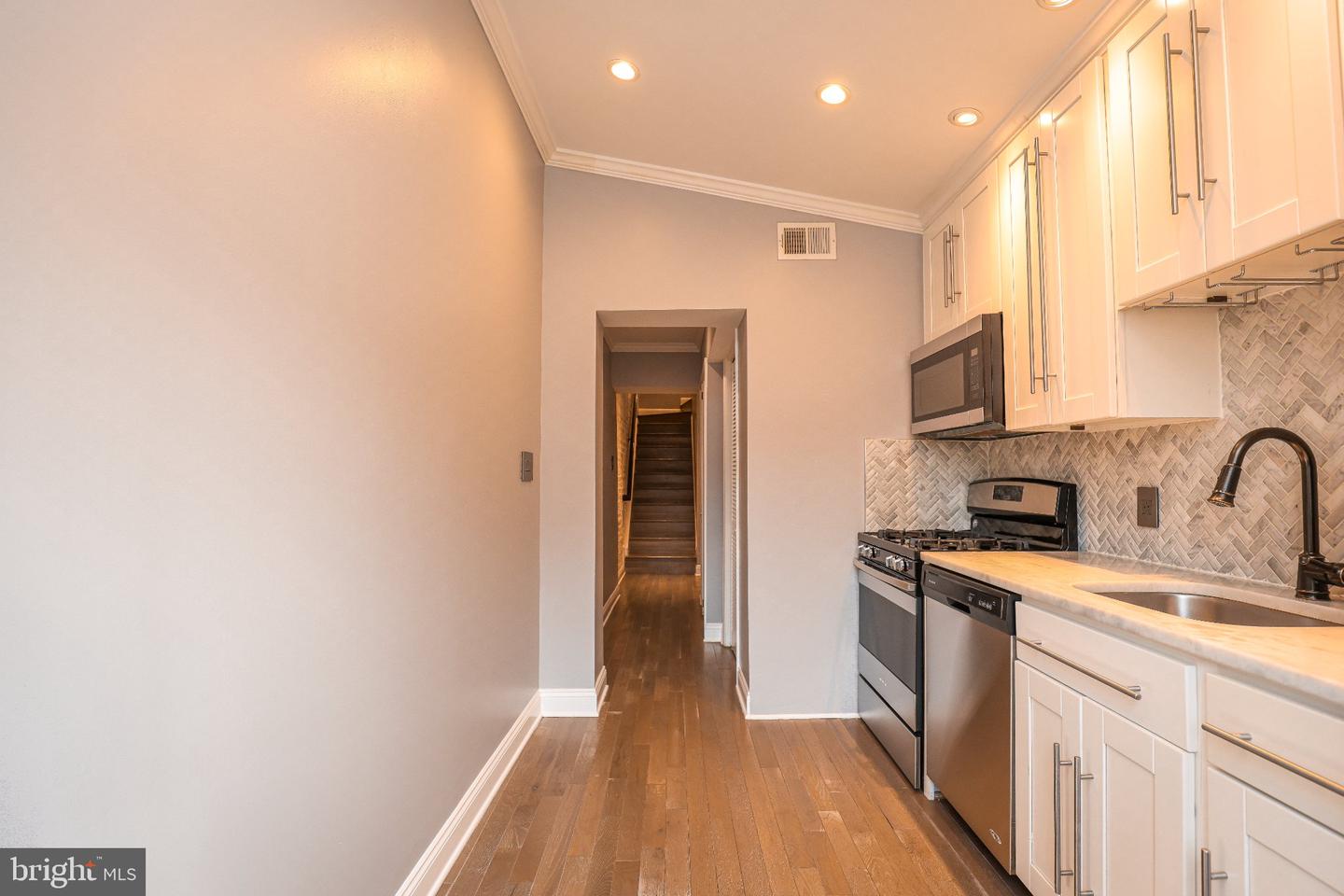 544 Newton Pl Nw Property Photo 8