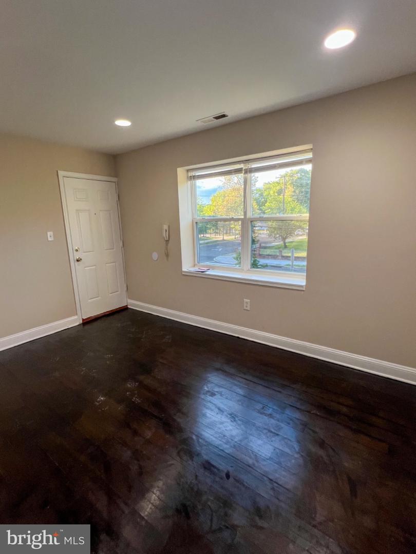 5501 Foote St Ne Property Photo 2