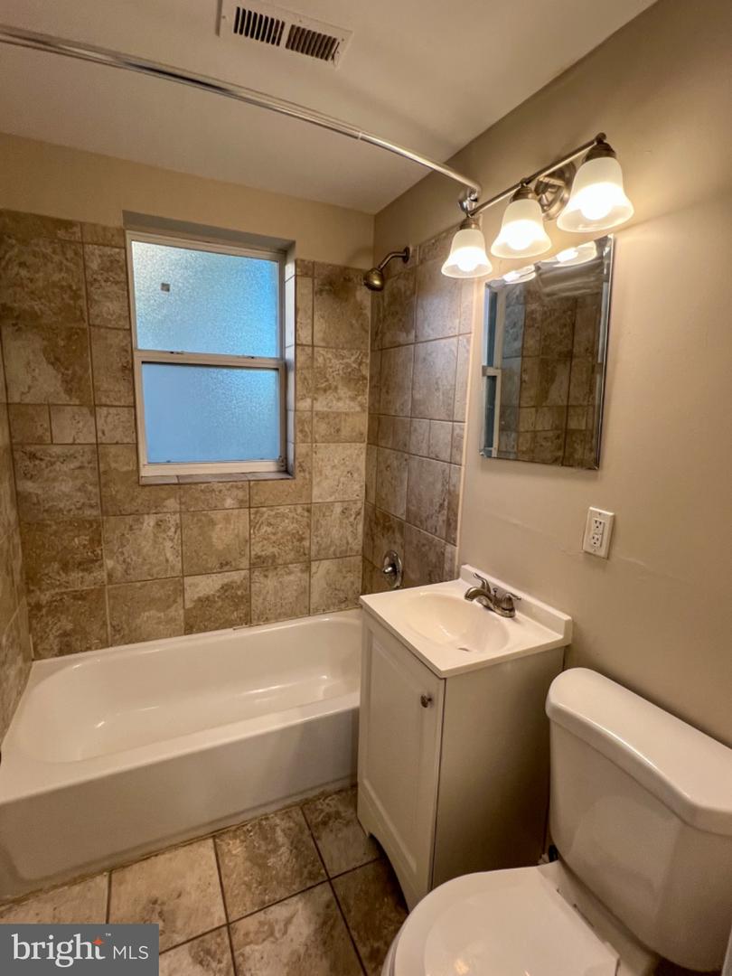 5501 Foote St Ne Property Photo 5