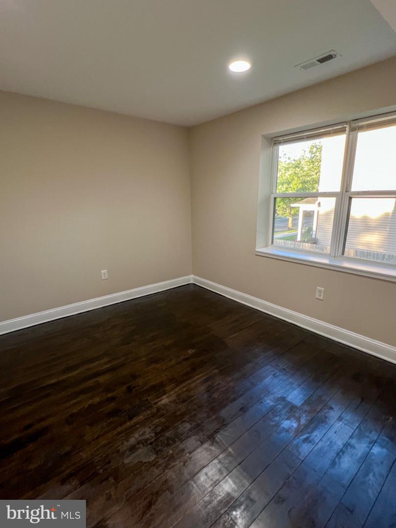 5501 Foote St Ne Property Photo 9