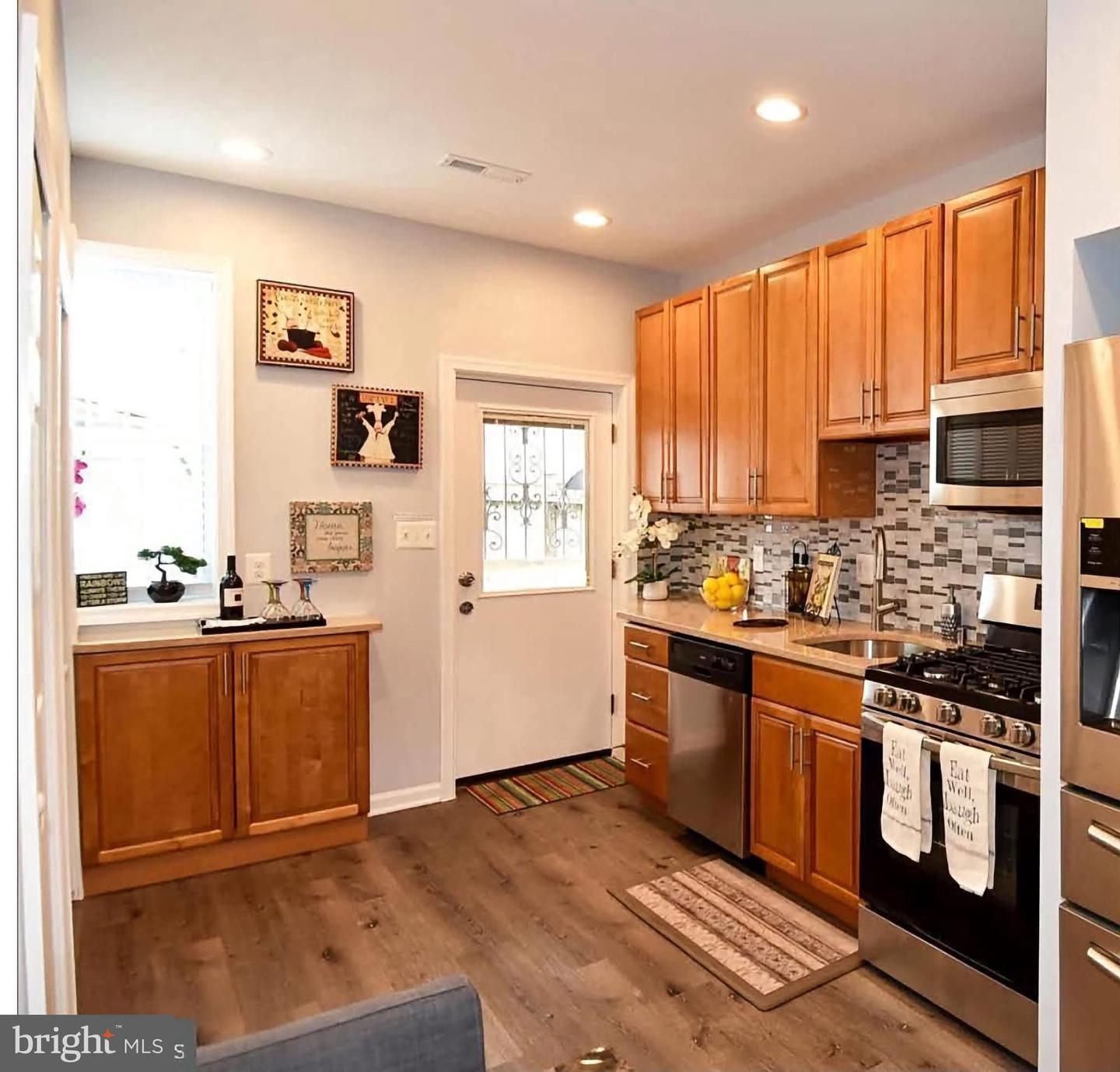 1611 Rosedale St Ne Property Photo 3